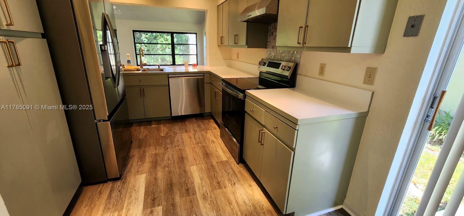 See details 22310 3 / 2 1658 sq. ft. $ 2025-10-11 0 Photo