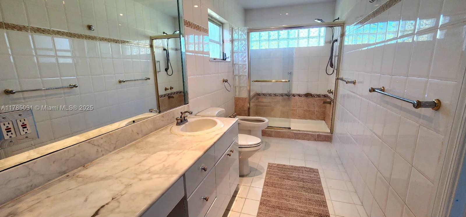 See details 22310 3 / 2 1658 sq. ft. $ 2025-10-11 0 Photo