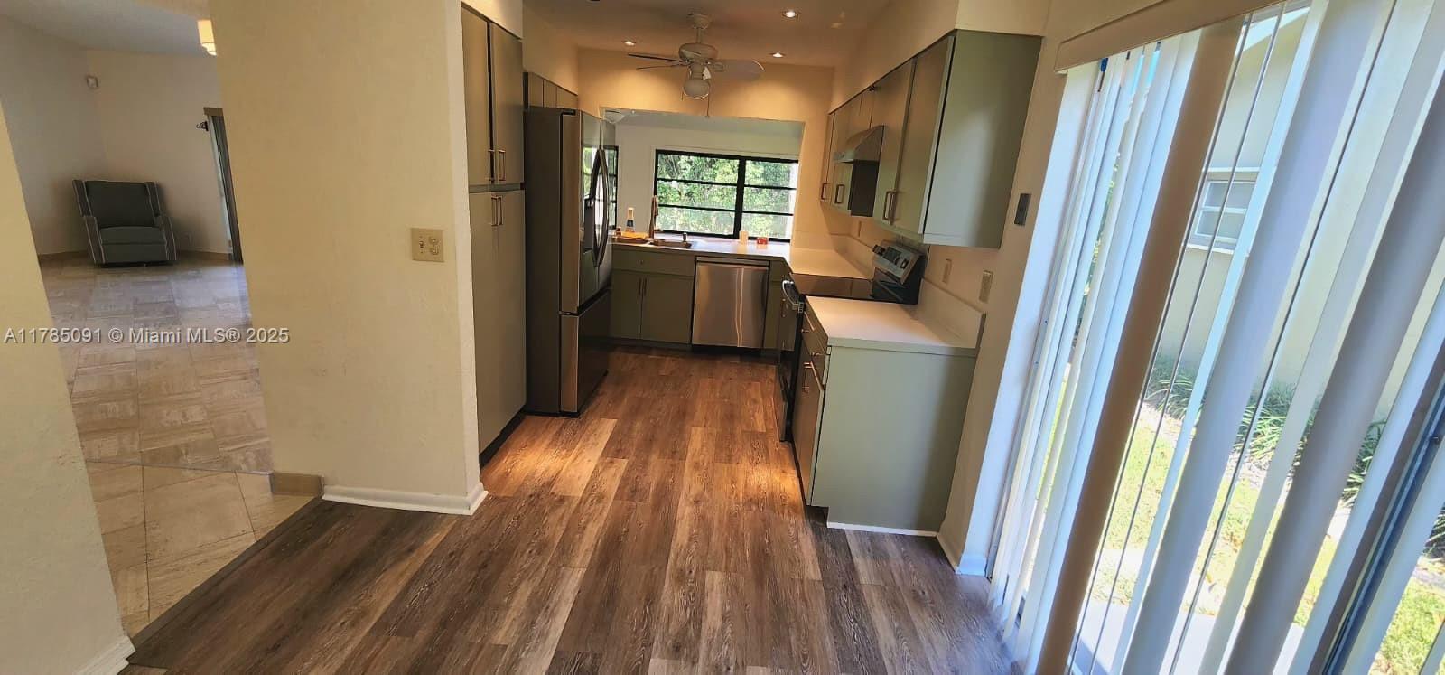 See details 22310 3 / 2 1658 sq. ft. $ 2025-10-11 0 Photo