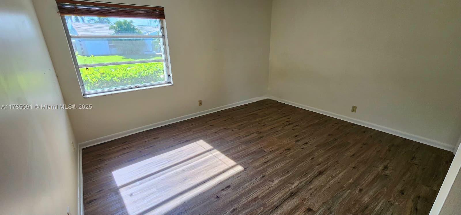 See details 22310 3 / 2 1658 sq. ft. $ 2025-10-11 0 Photo