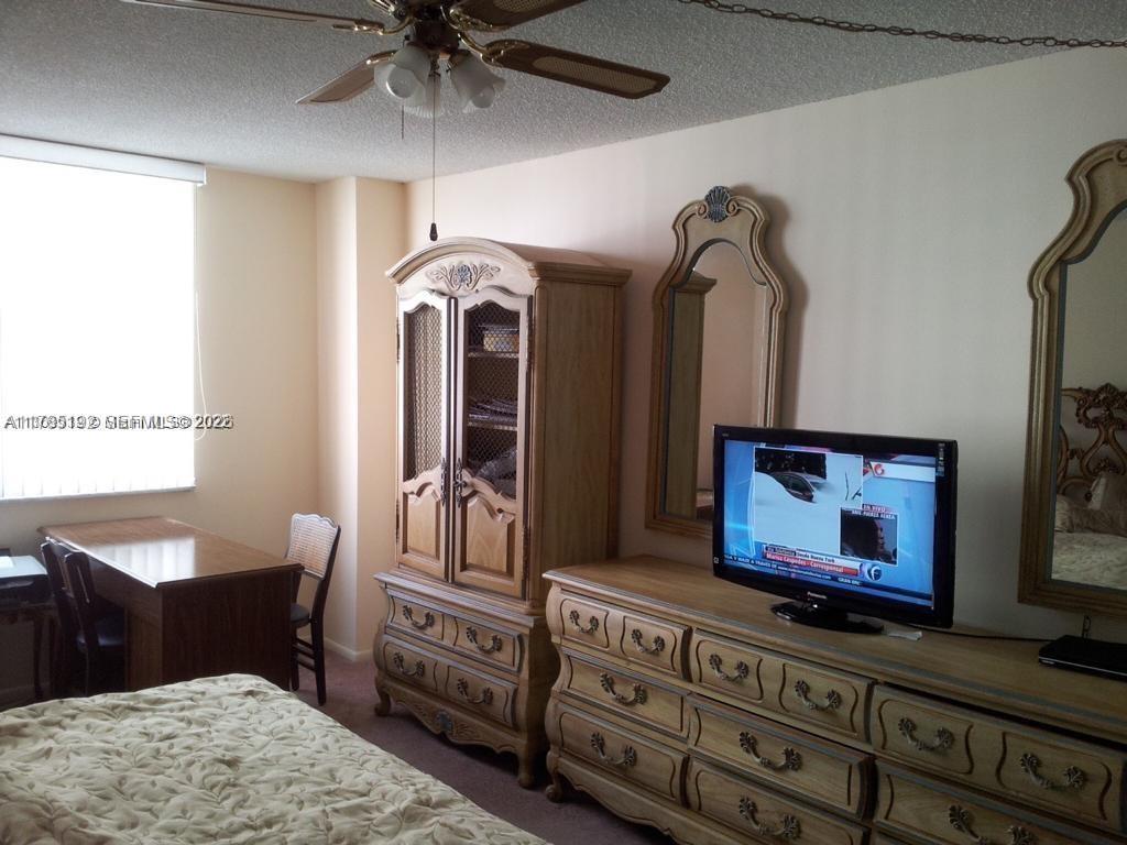See details 706 1 / 2 943 sq. ft. $ 2025-08-28 0 Photo