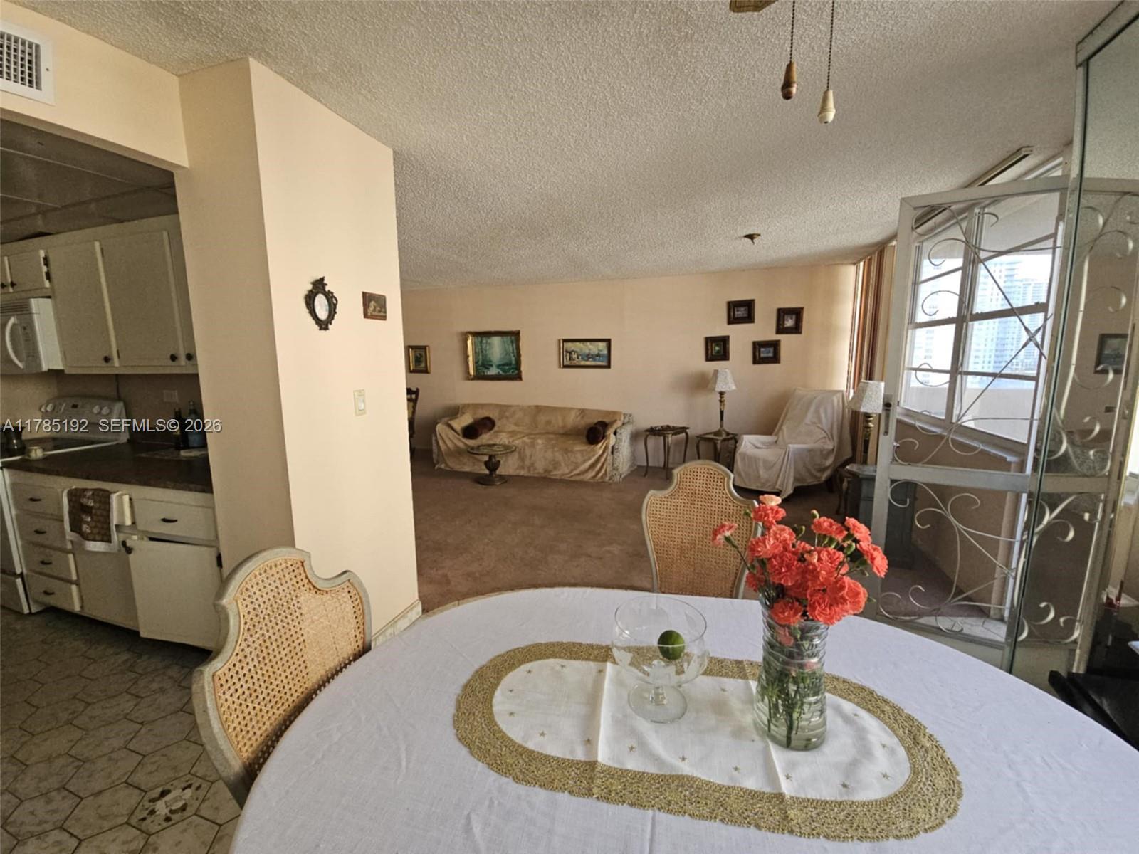 See details 706 1 / 2 943 sq. ft. $ 2025-08-28 0 Photo