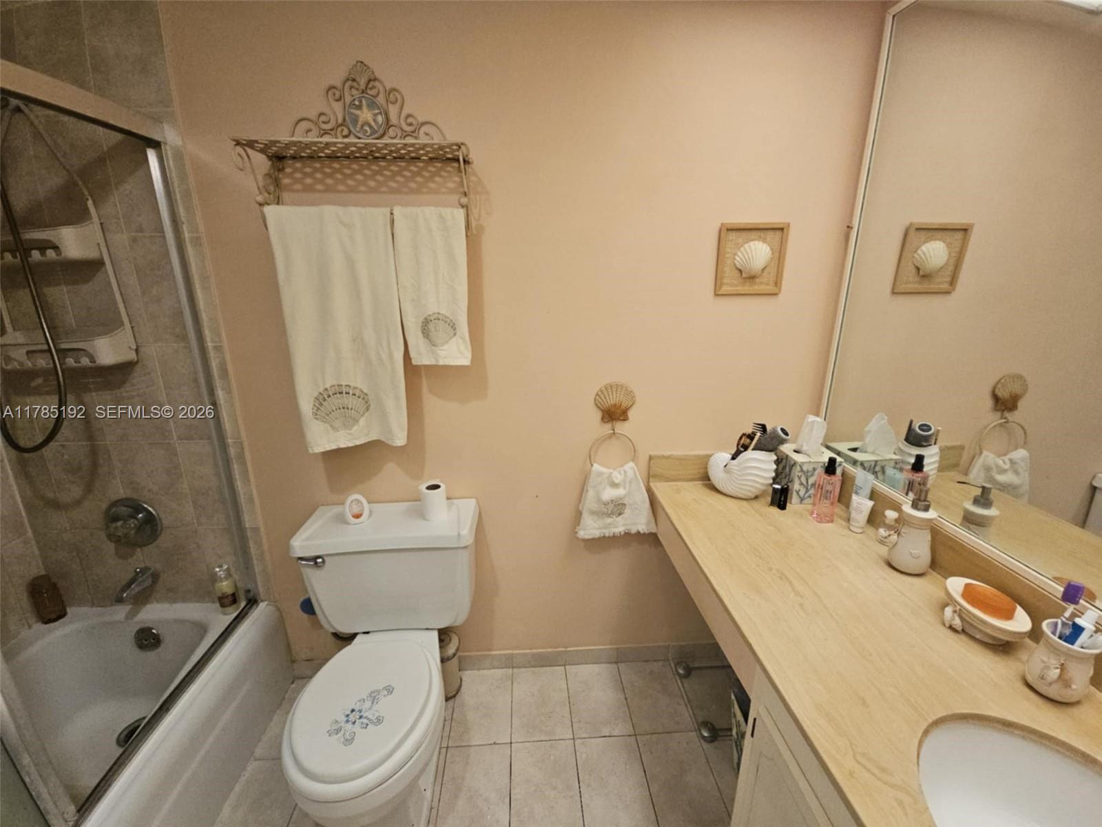 See details 706 1 / 2 943 sq. ft. $ 2025-08-28 0 Photo