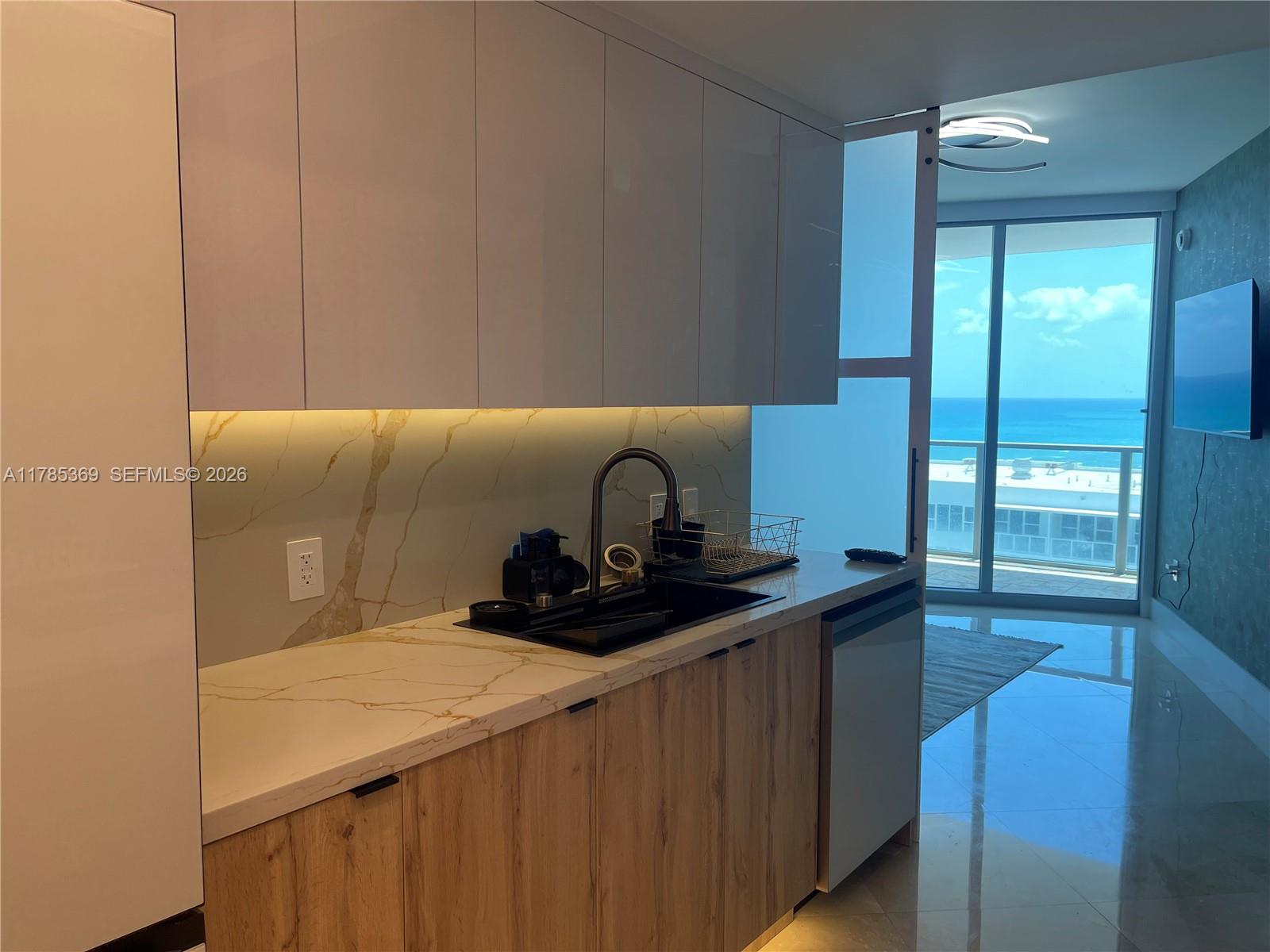 Photo of 3101 Ocean Dr  #1707, Hollywood, Florida, 33019 - 