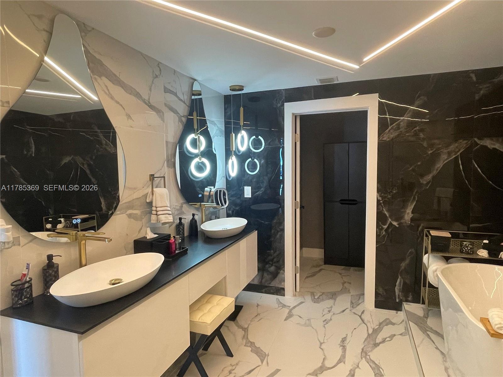 Photo of 3101 Ocean Dr  #1707, Hollywood, Florida, 33019 - 