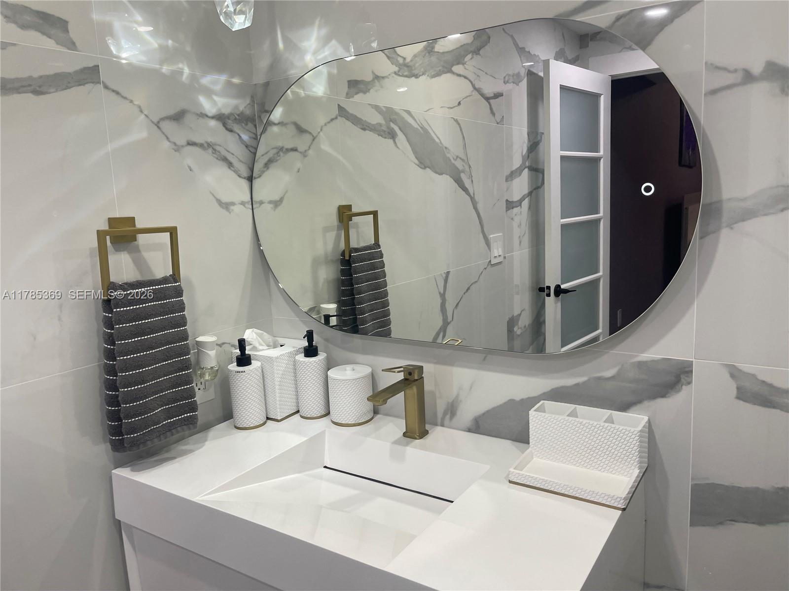 Photo of 3101 Ocean Dr  #1707, Hollywood, Florida, 33019 - 2nd Bath