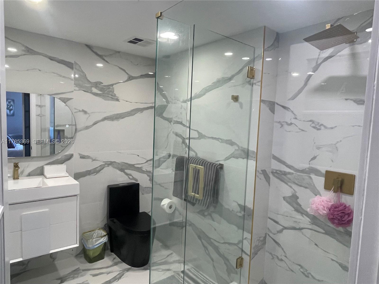 Photo of 3101 Ocean Dr  #1707, Hollywood, Florida, 33019 - 2nd Bathroom