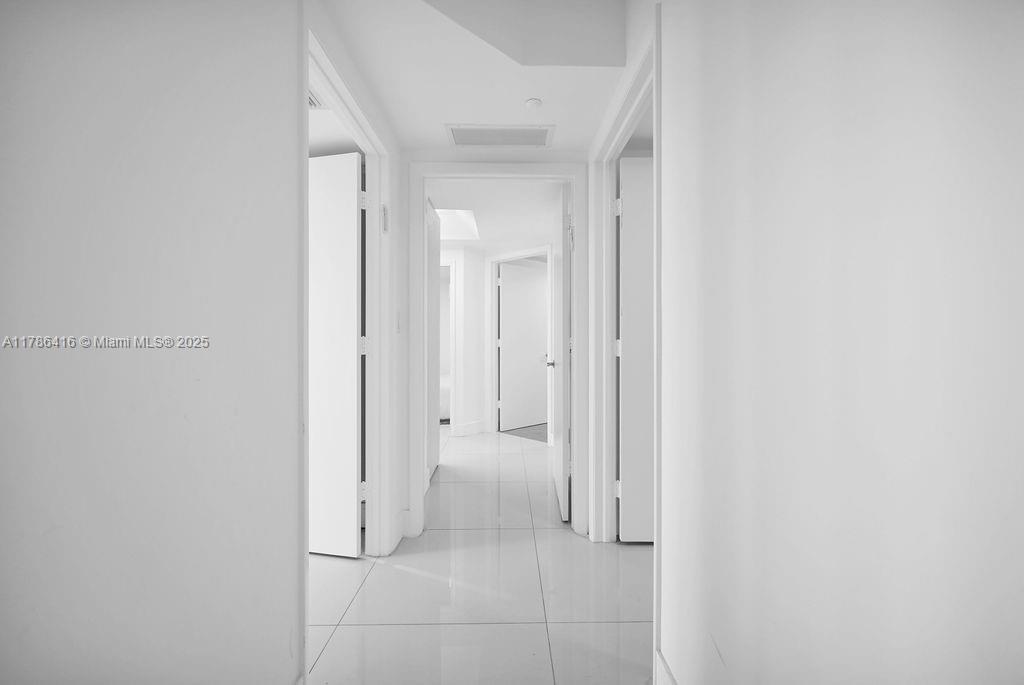 2708 3 / 3 1580 sq. ft. $ 2025-04-18 0 Photo