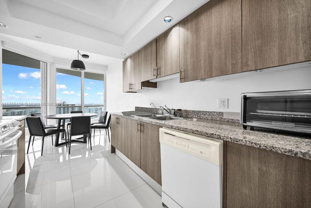 2708 3 / 3 1580 sq. ft. $ 2025-04-18 0 Photo