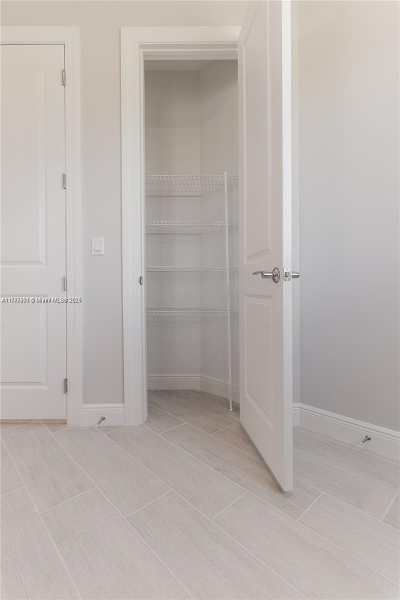 3701 5 / 3 2501 sq. ft. $ 2025-06-25 0 Photo
