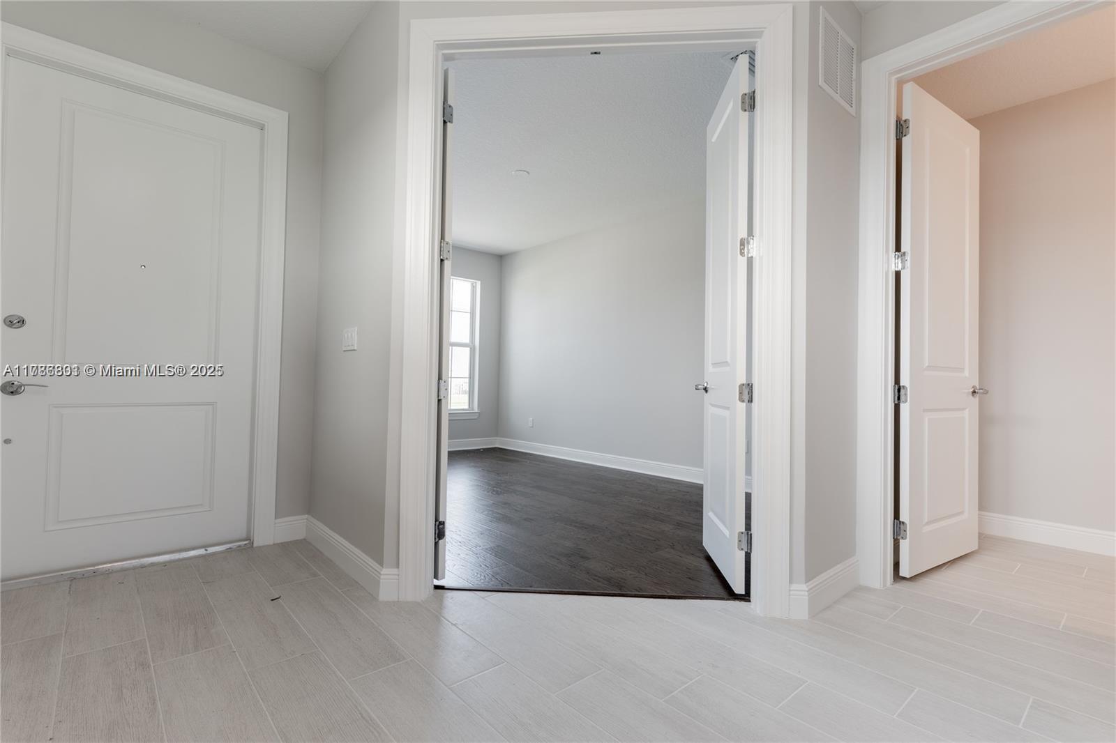 3701 5 / 3 2501 sq. ft. $ 2025-06-25 0 Photo