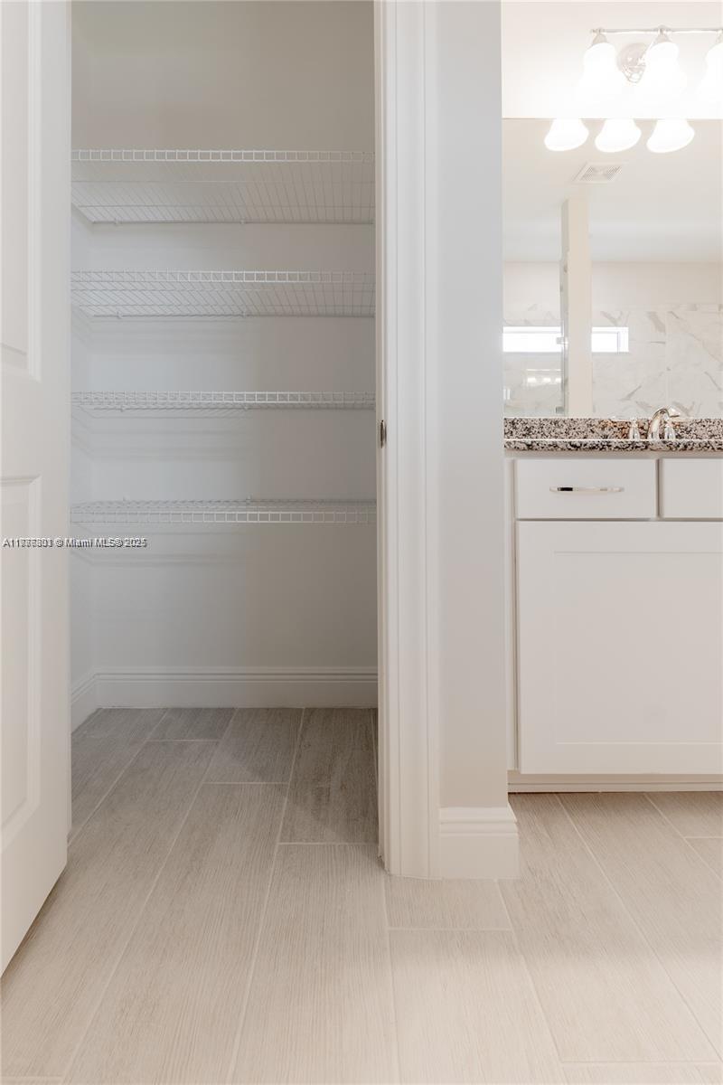 3701 5 / 3 2501 sq. ft. $ 2025-06-25 0 Photo
