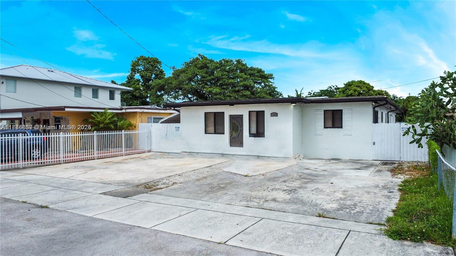 See details / 2490 sq. ft. $ 2025-08-11 0 Photo