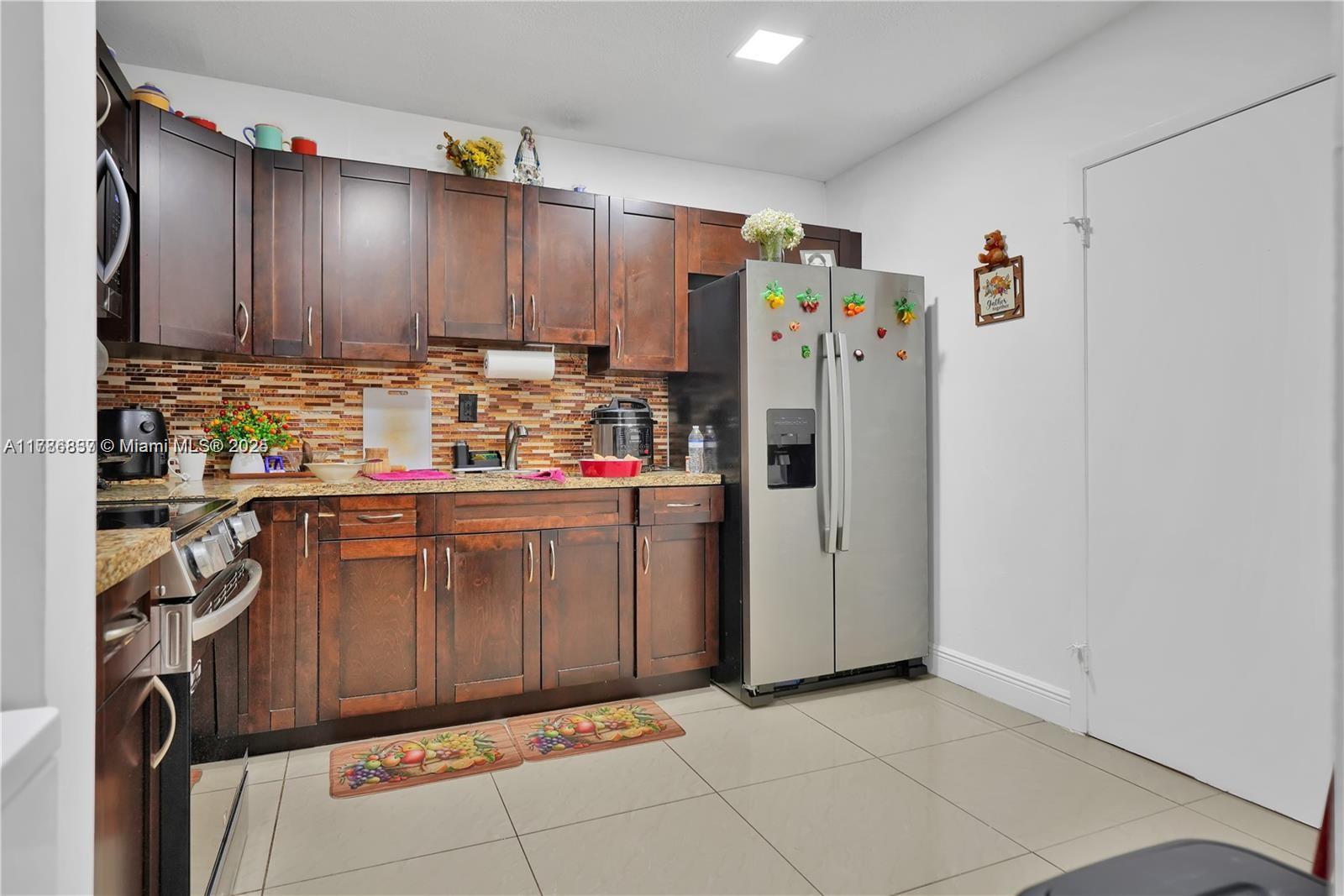 See details / 2490 sq. ft. $ 2025-08-11 0 Photo