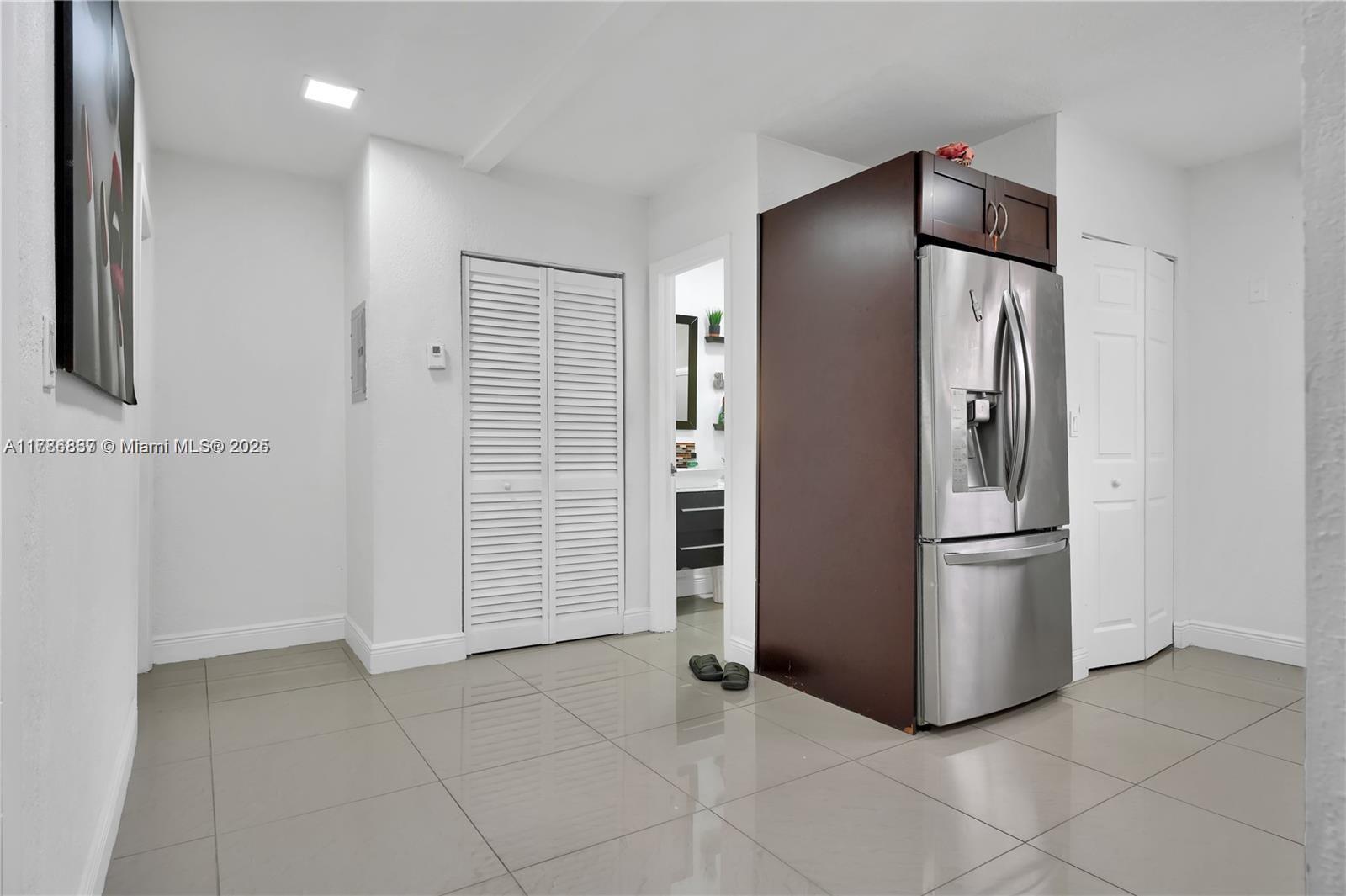 See details / 2490 sq. ft. $ 2025-08-11 0 Photo