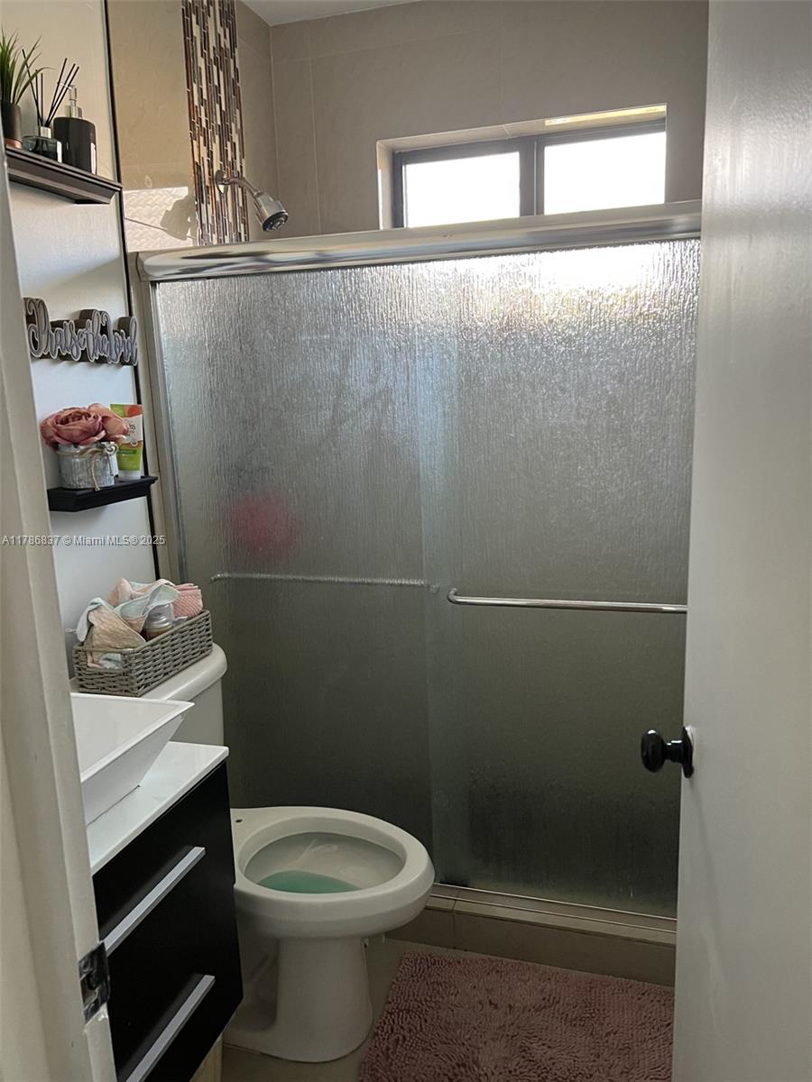See details / 2490 sq. ft. $ 2025-08-11 0 Photo