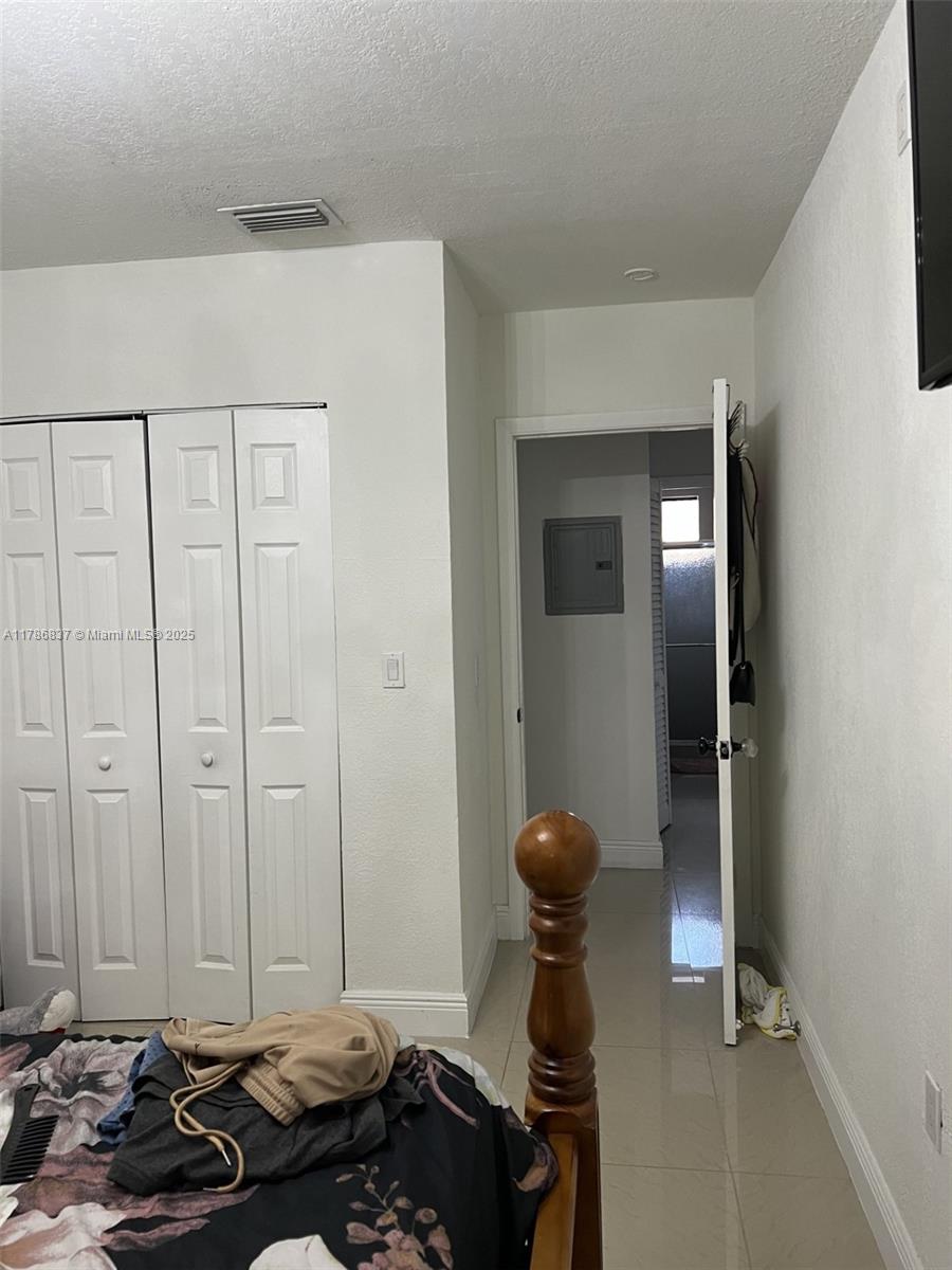 See details / 2490 sq. ft. $ 2025-08-11 0 Photo