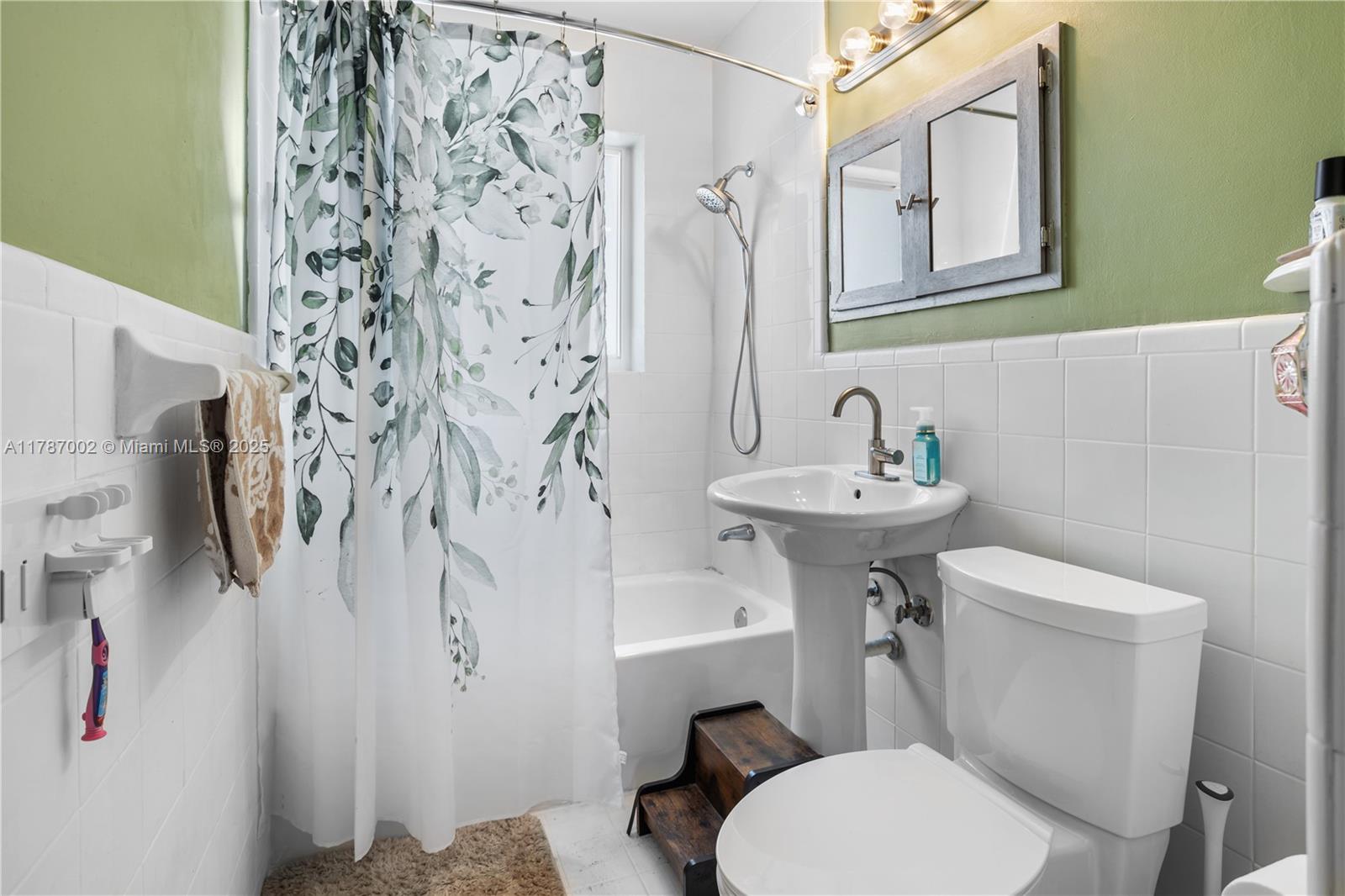 19310 3 / 1 1125 sq. ft. $ 2025-07-22 0 Photo