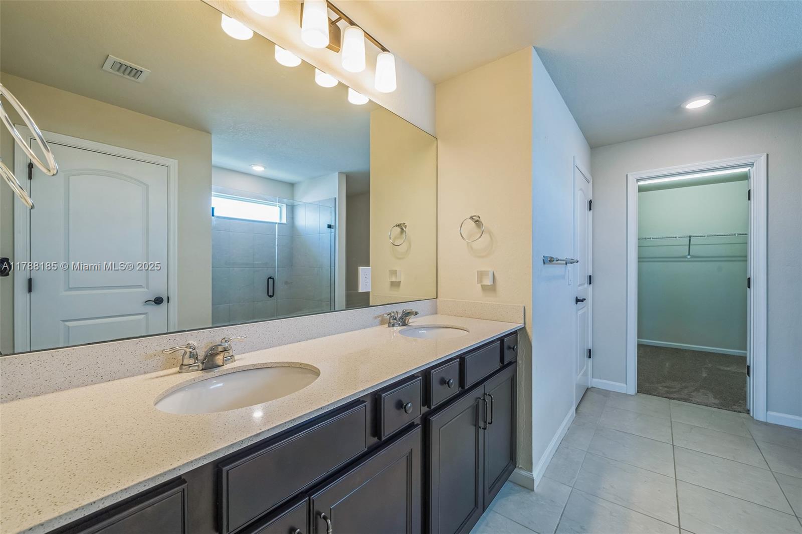 10484 3 / 3 2444 sq. ft. $ 2025-09-12 0 Photo