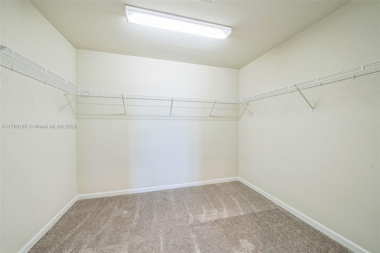 10484 3 / 3 2444 sq. ft. $ 2025-09-12 0 Photo