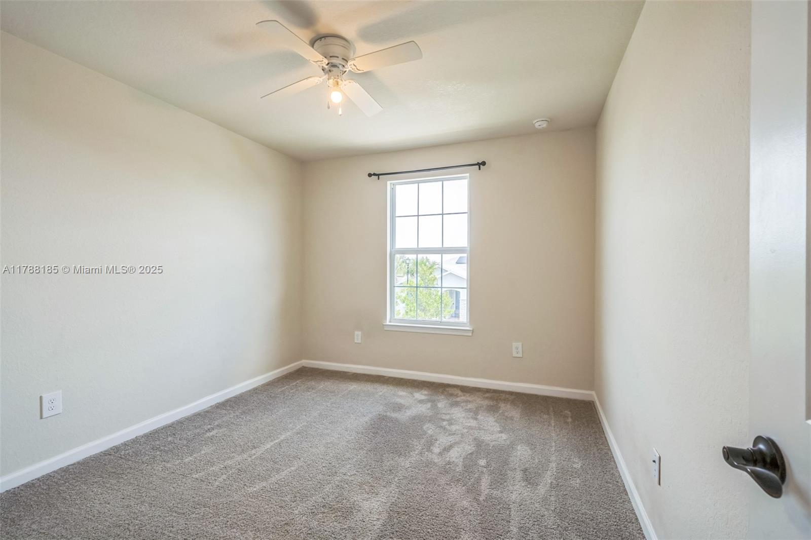 10484 3 / 3 2444 sq. ft. $ 2025-09-12 0 Photo