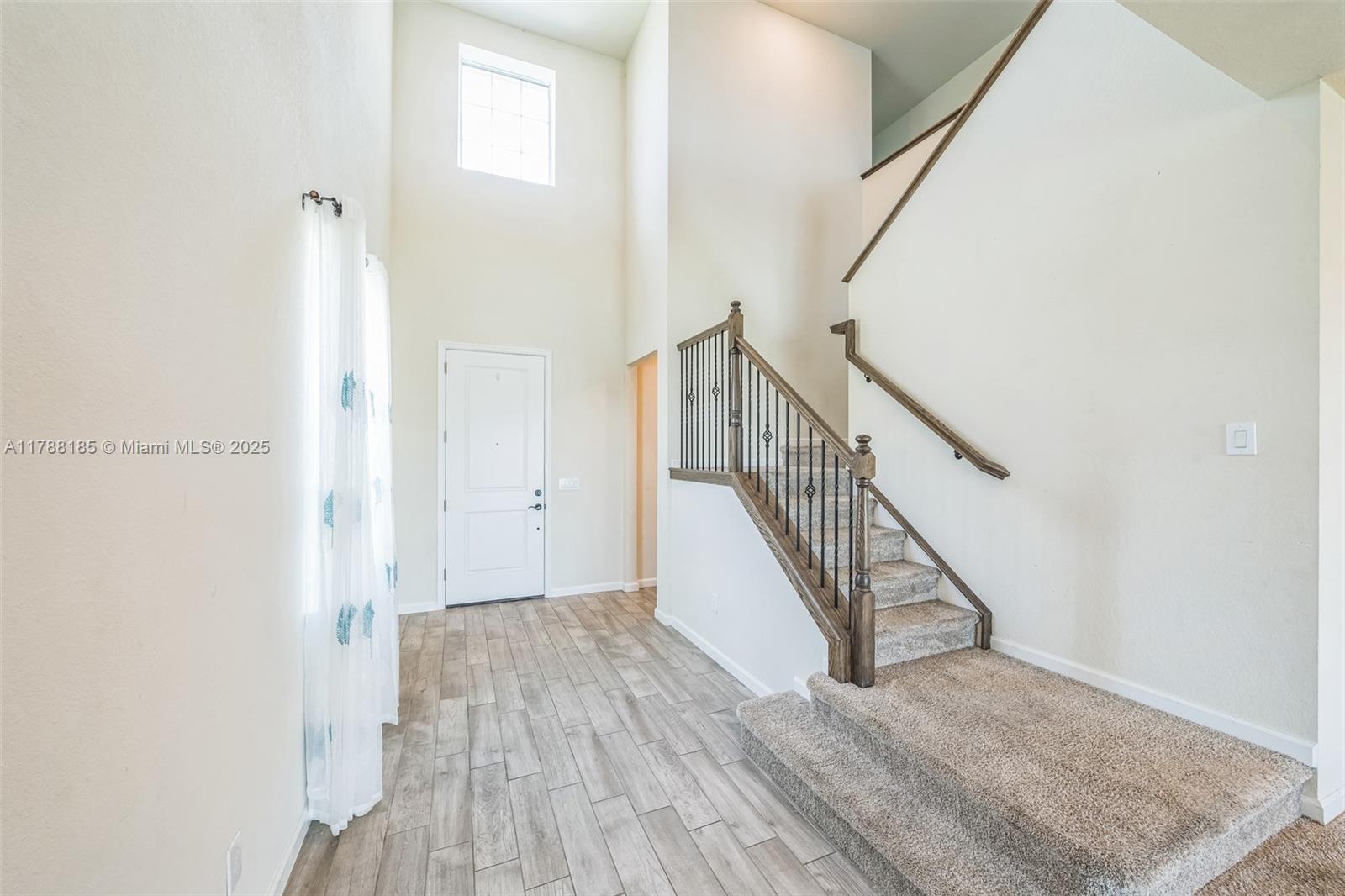 10484 3 / 3 2444 sq. ft. $ 2025-09-12 0 Photo