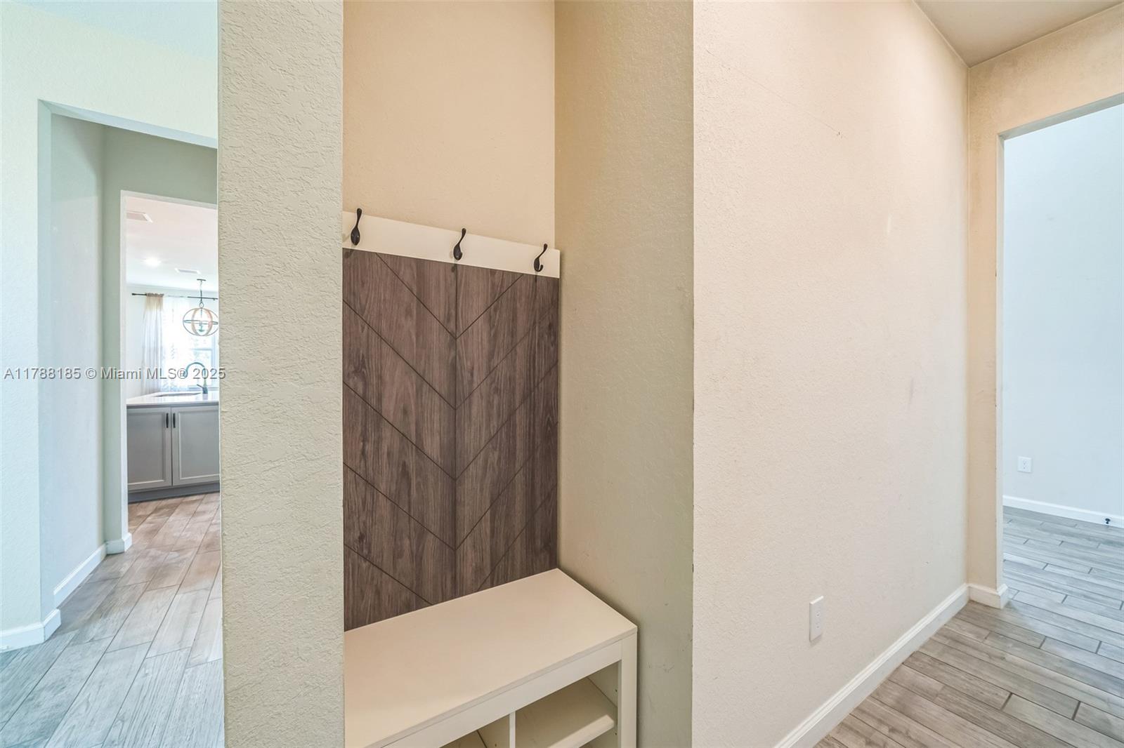 10484 3 / 3 2444 sq. ft. $ 2025-09-12 0 Photo