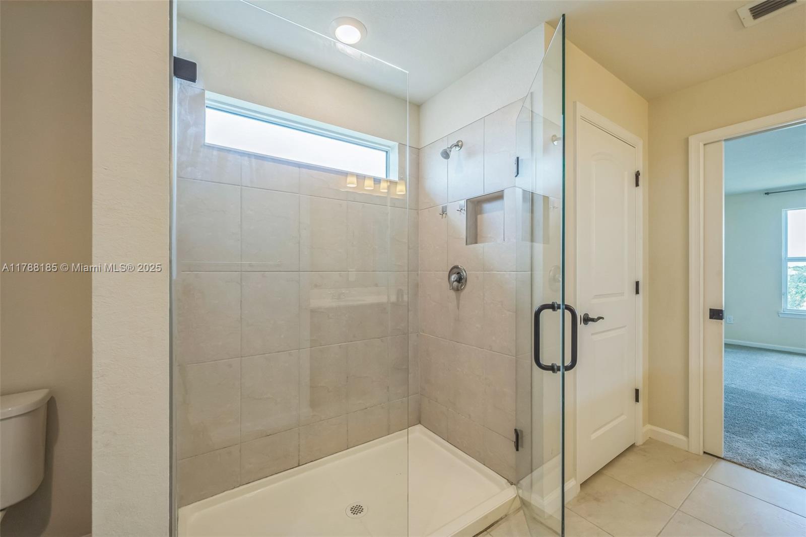 10484 3 / 3 2444 sq. ft. $ 2025-09-12 0 Photo