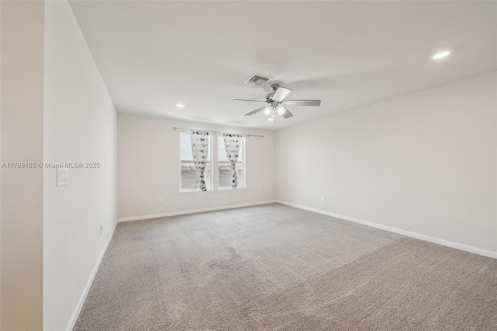 10484 3 / 3 2444 sq. ft. $ 2025-09-12 0 Photo