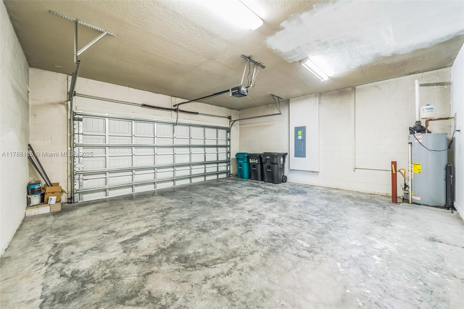 10484 3 / 3 2444 sq. ft. $ 2025-09-12 0 Photo