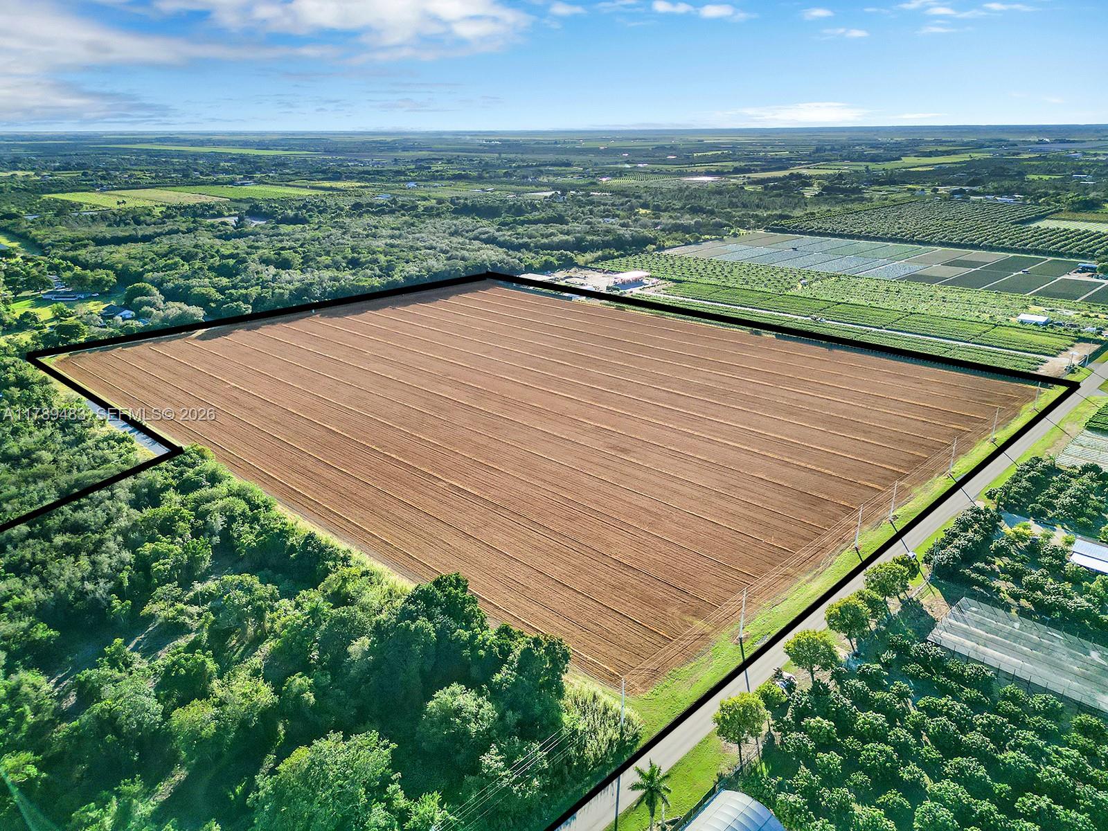   /   кв.футов $ 2025-04-23 0 Фото