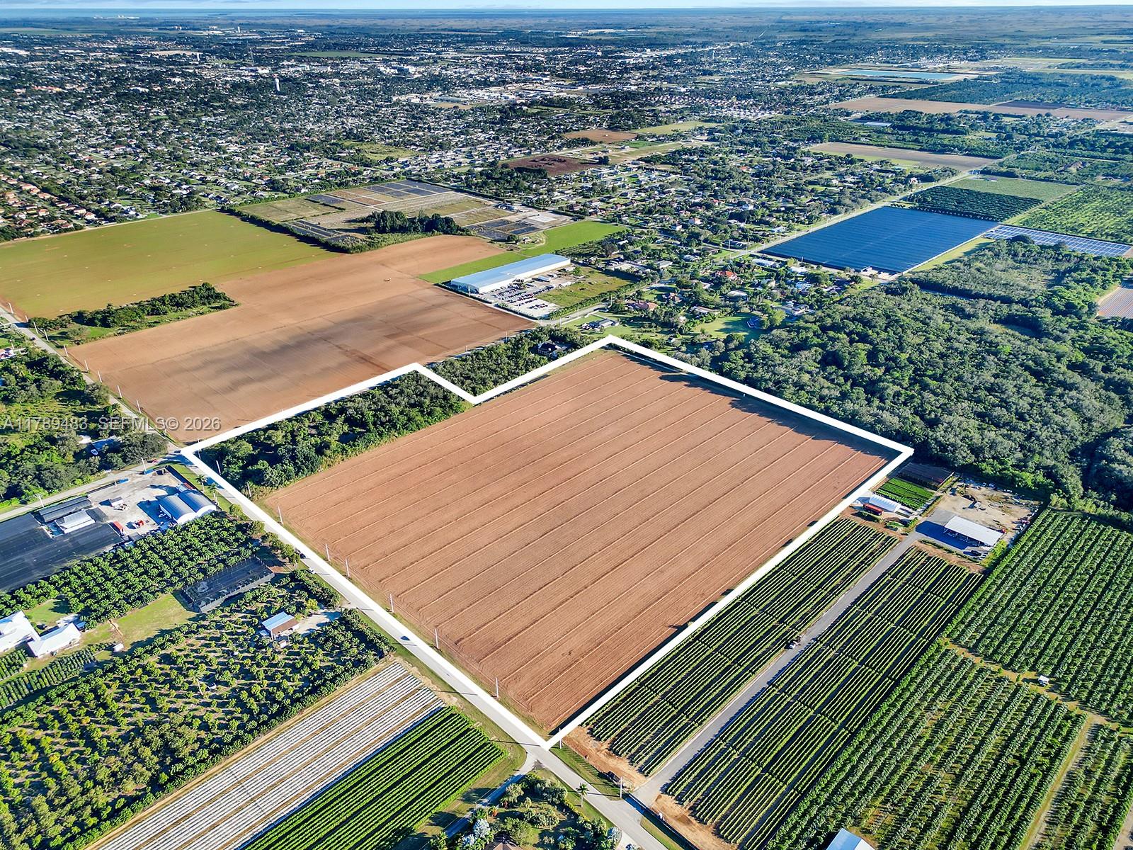   /   кв.футов $ 2025-04-23 0 Фото