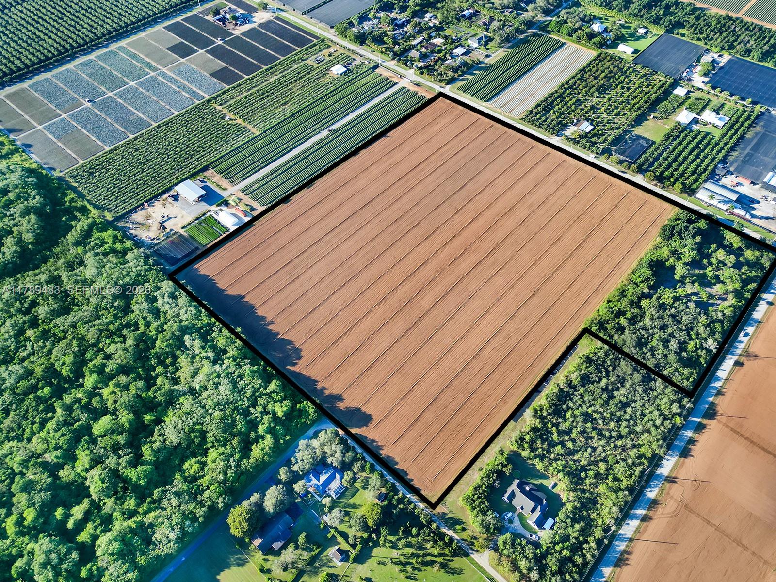   /   кв.футов $ 2025-04-23 0 Фото