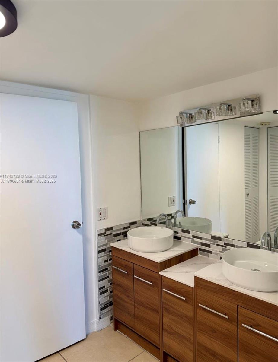 See details 903 2 / 2 1331 sq. ft. $ 2025-04-25 0 Photo