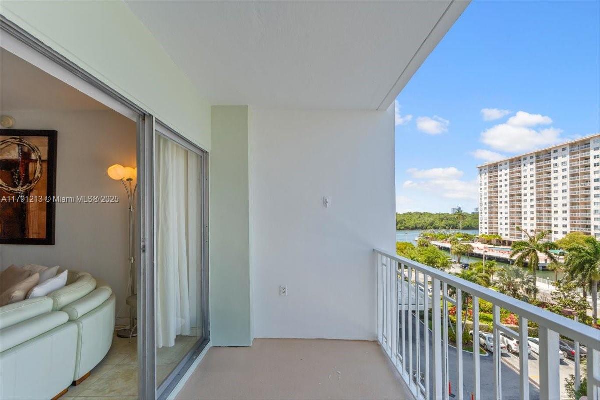 527 1 / 2 762 sq. ft. $ 2025-04-26 0 foto