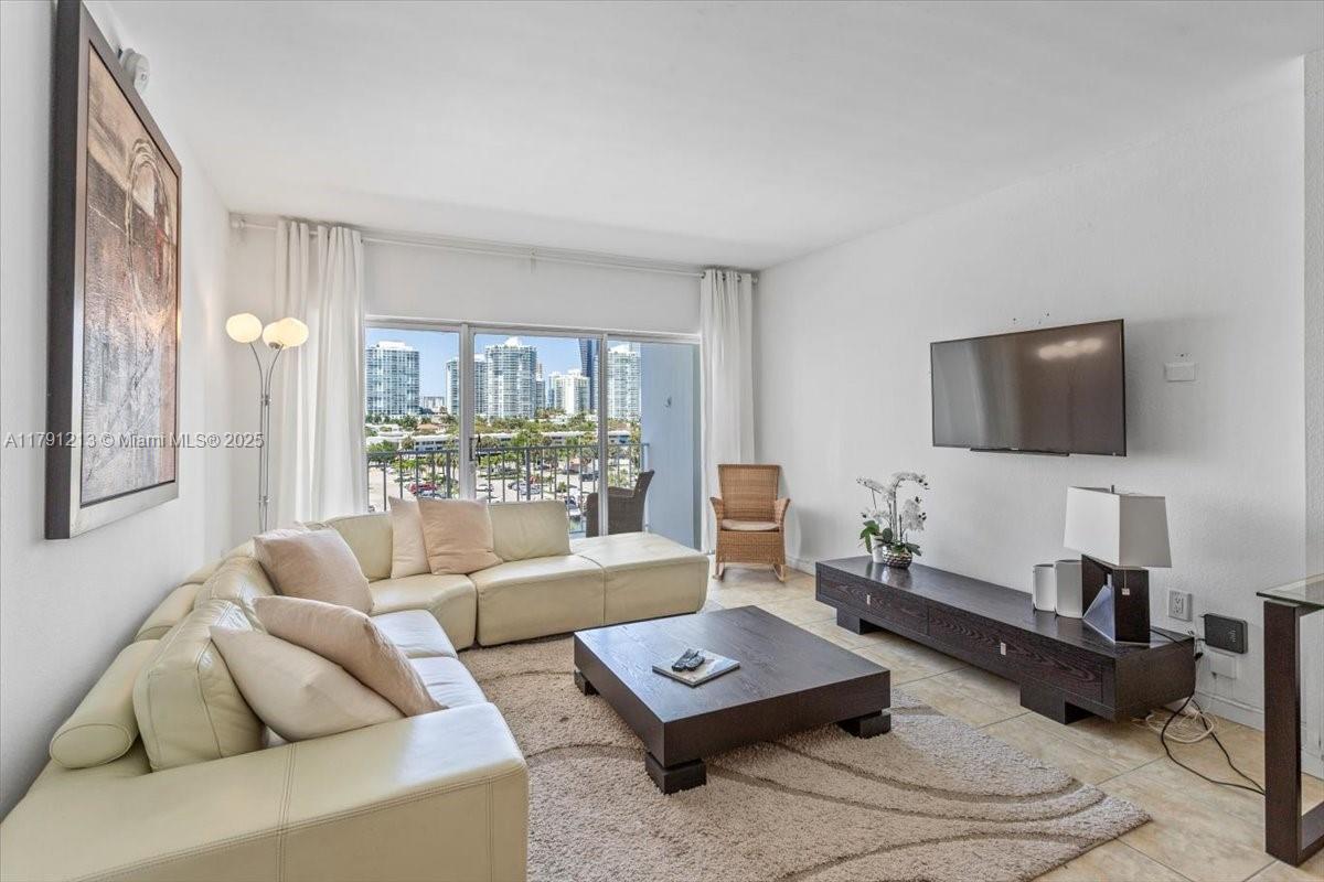 527 1 / 2 762 sq. ft. $ 2025-04-26 0 foto