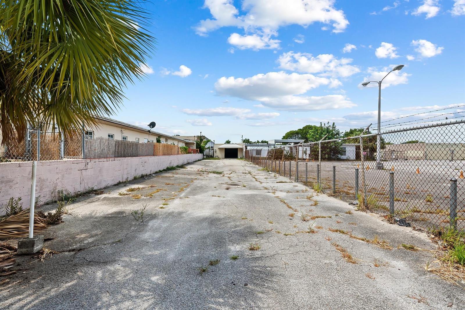Ver detalles 804, 805 & 810 / 0 sq. ft. $ 2026-06-15 0 foto