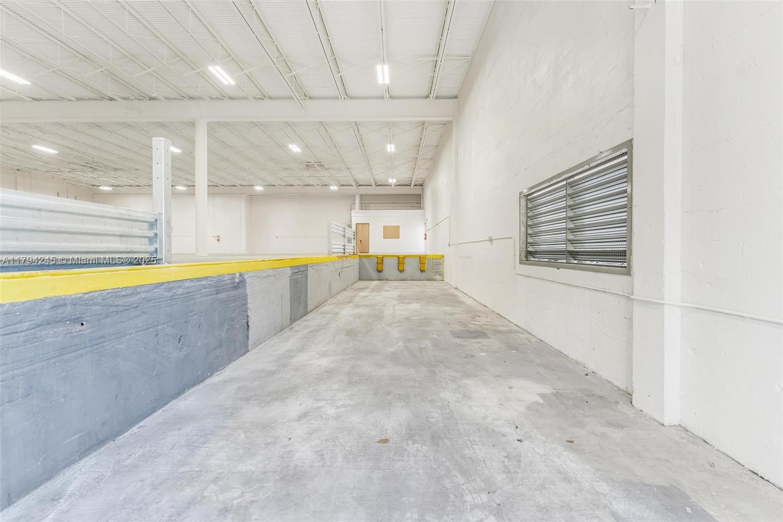 See details / sq. ft. $ 2025-05-01 0 Photo
