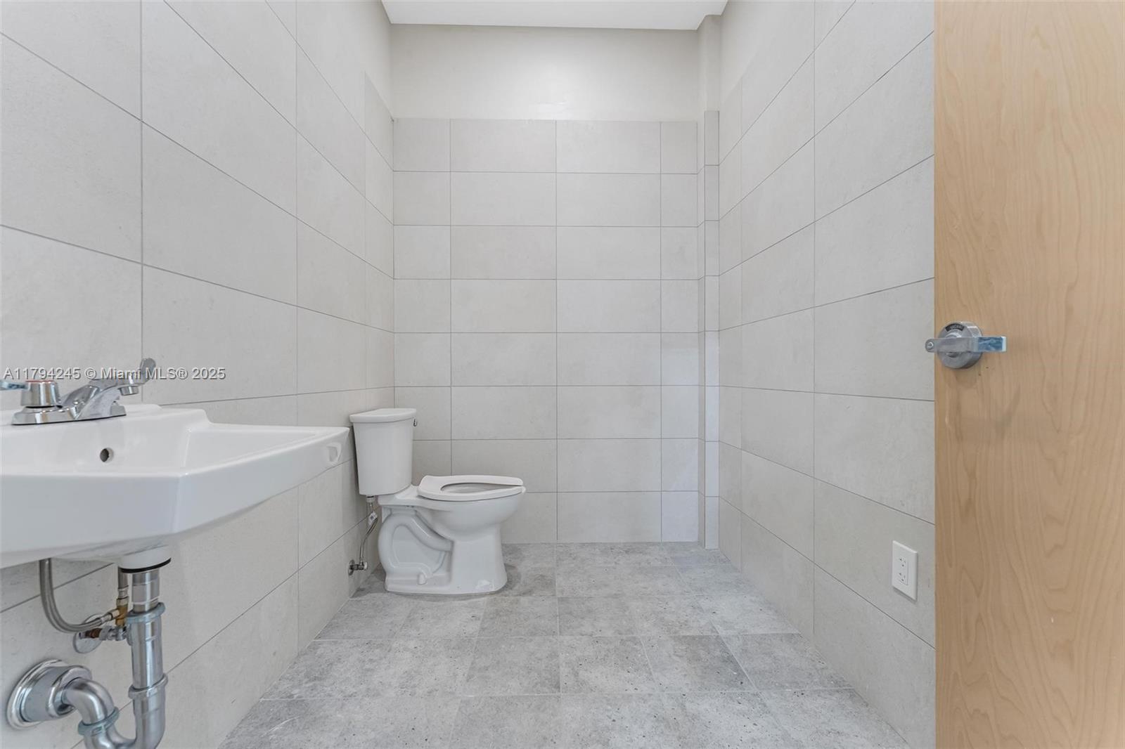 See details / sq. ft. $ 2025-05-01 0 Photo