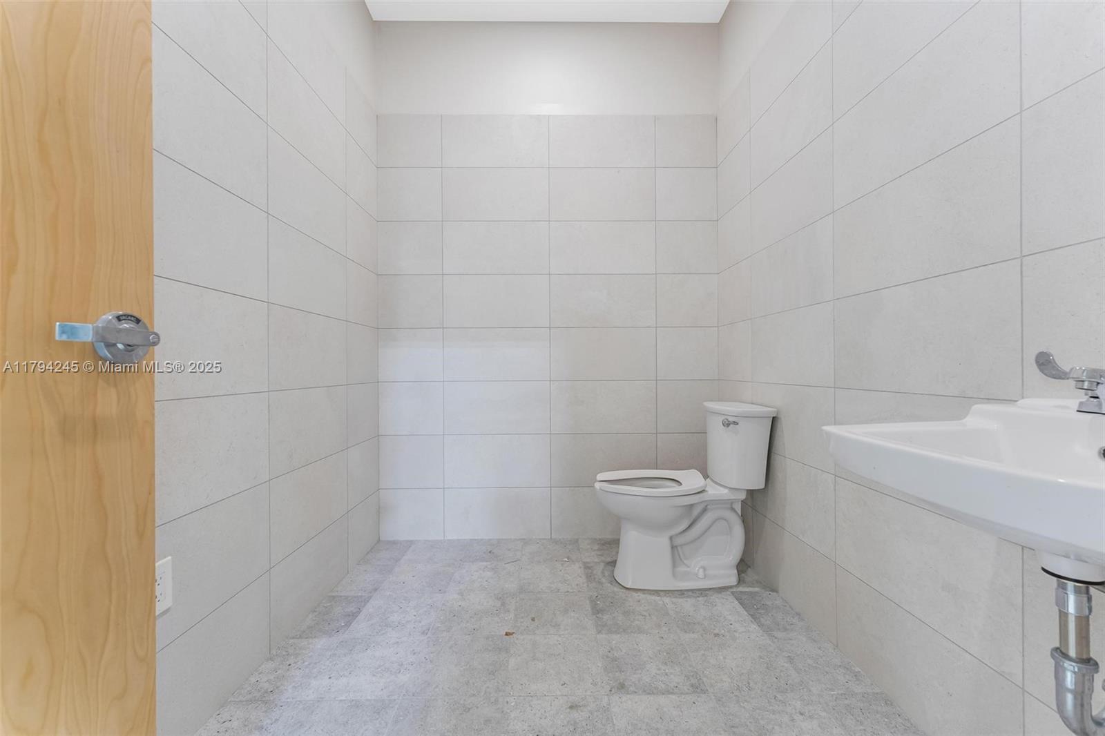 See details / sq. ft. $ 2025-05-01 0 Photo