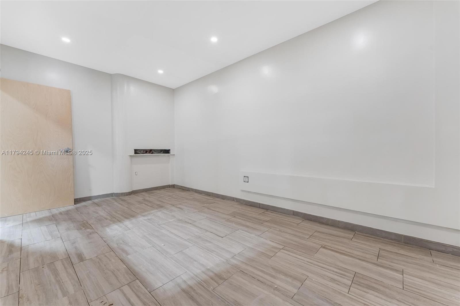 See details / sq. ft. $ 2025-05-01 0 Photo