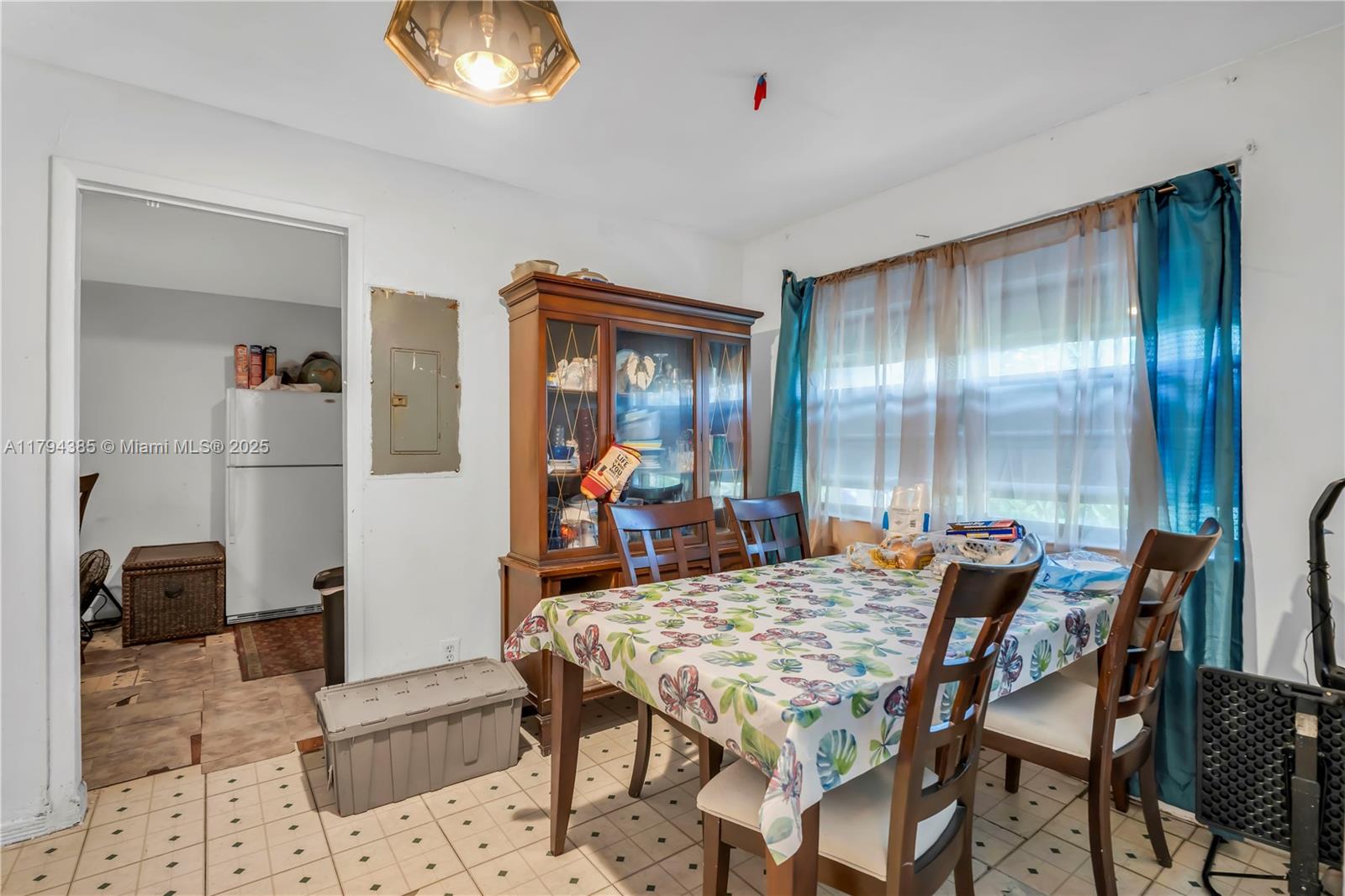 See details 2240 3 / 2 1258 sq. ft. $ 2025-05-02 0 Photo