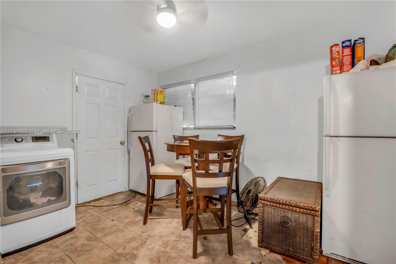 See details 2240 3 / 2 1258 sq. ft. $ 2025-05-02 0 Photo