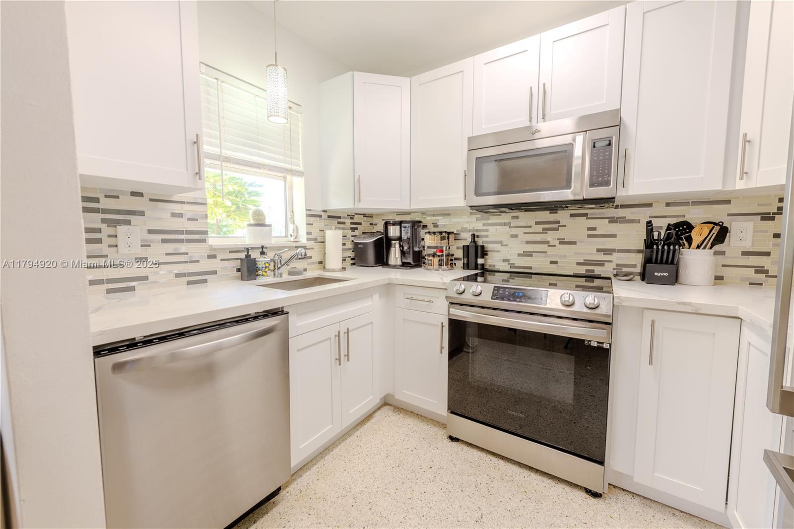   /  2776 sq. ft. $ 2025-05-01 0 foto