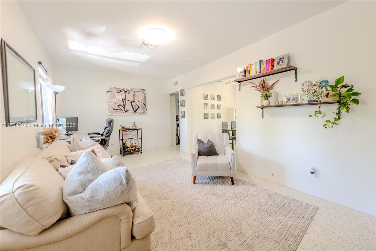   /  2776 sq. ft. $ 2025-05-01 0 foto