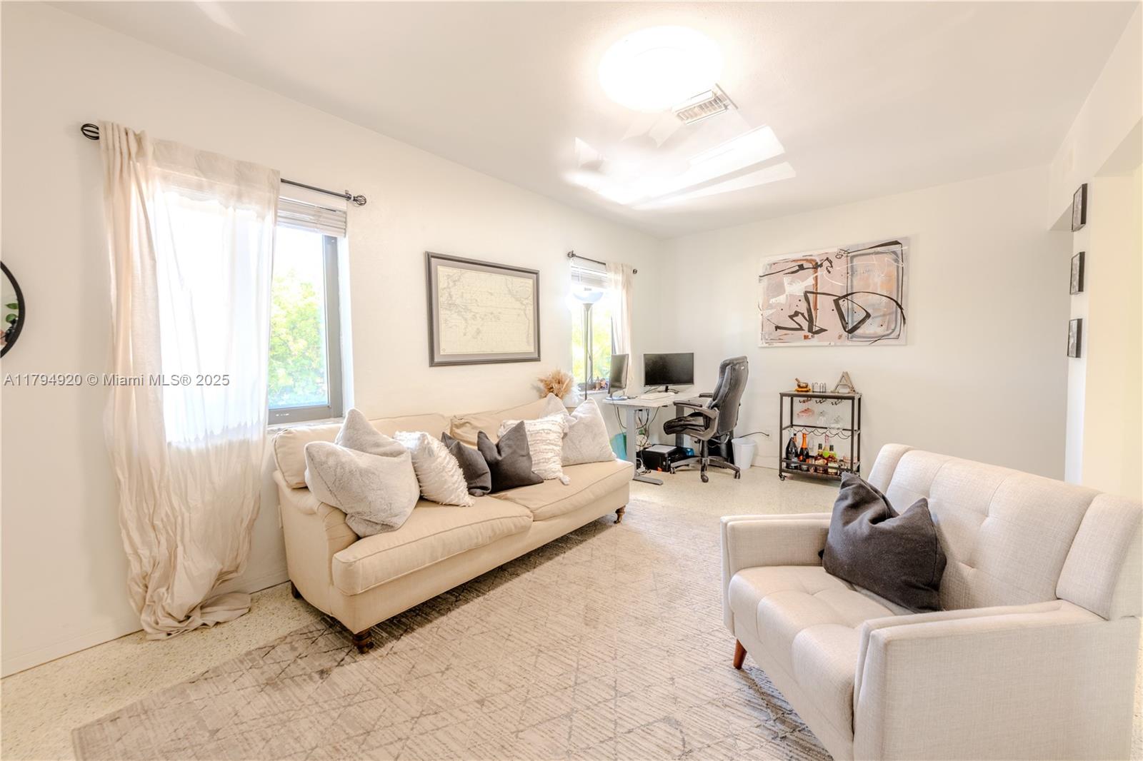   /  2776 sq. ft. $ 2025-05-01 0 foto
