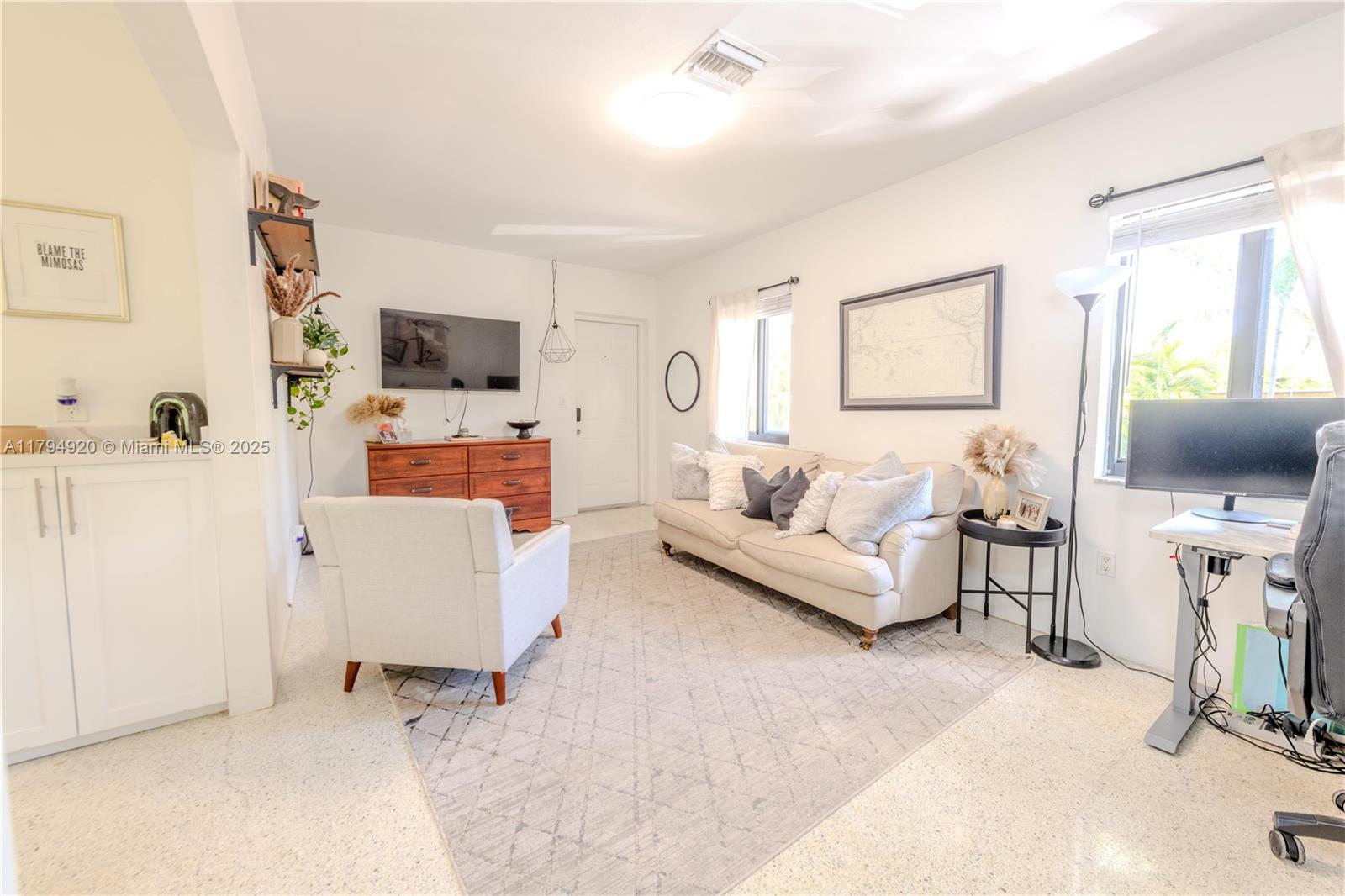   /  2776 sq. ft. $ 2025-05-01 0 foto