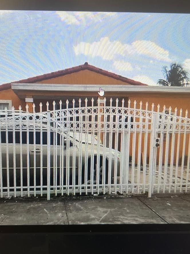 240 3 / 2 1940 sq. ft. $ 2025-05-02 0 foto