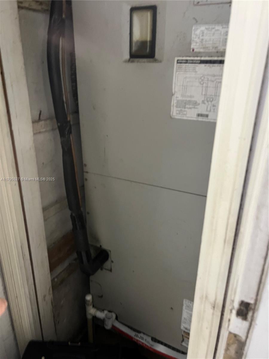 240 3 / 2 1940 sq. ft. $ 2025-11-19 0 Photo