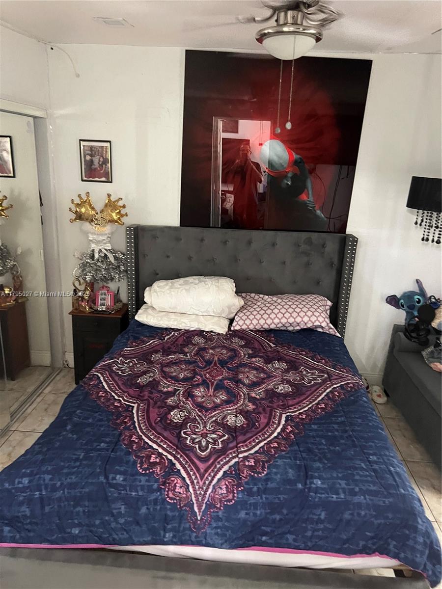 240 3 / 2 1940 sq. ft. $ 2025-11-19 0 Photo